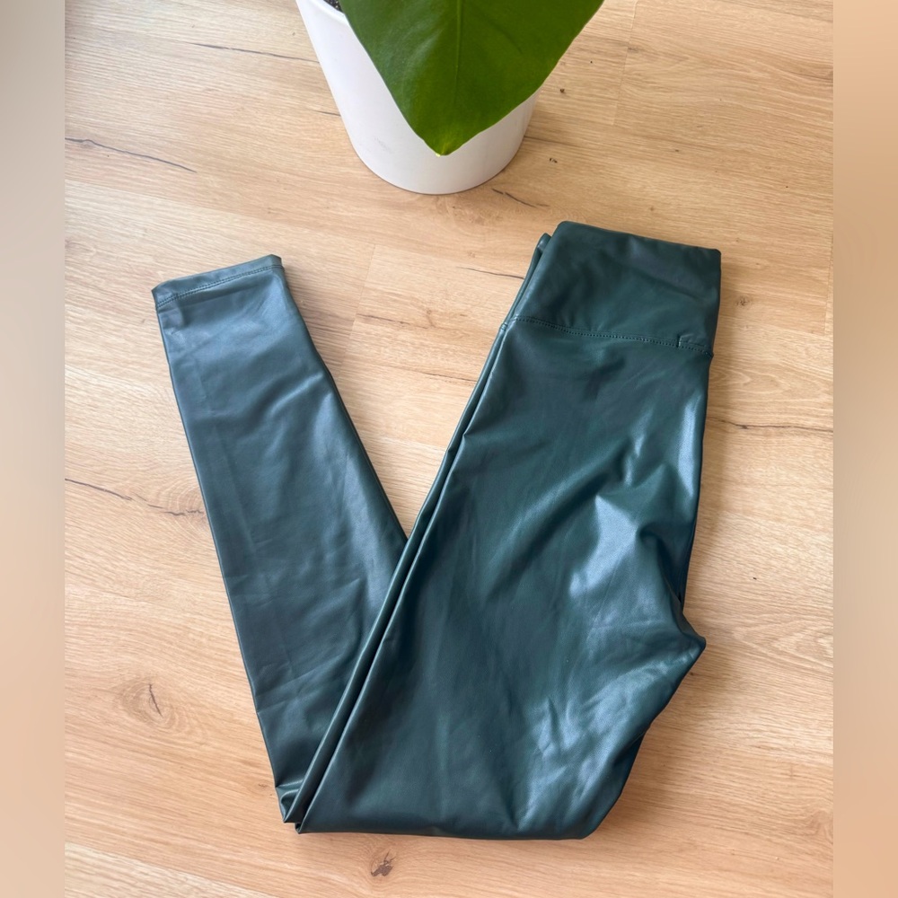 Chic Green Faux Leather Leggings